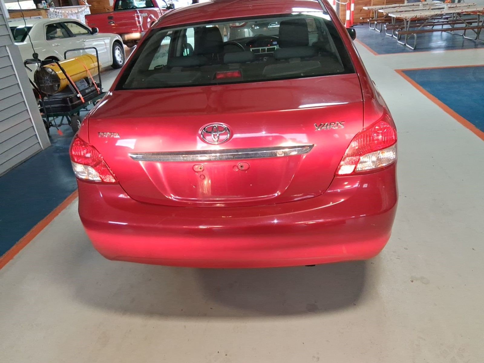 
								2010 Toyota Yaris Base full									