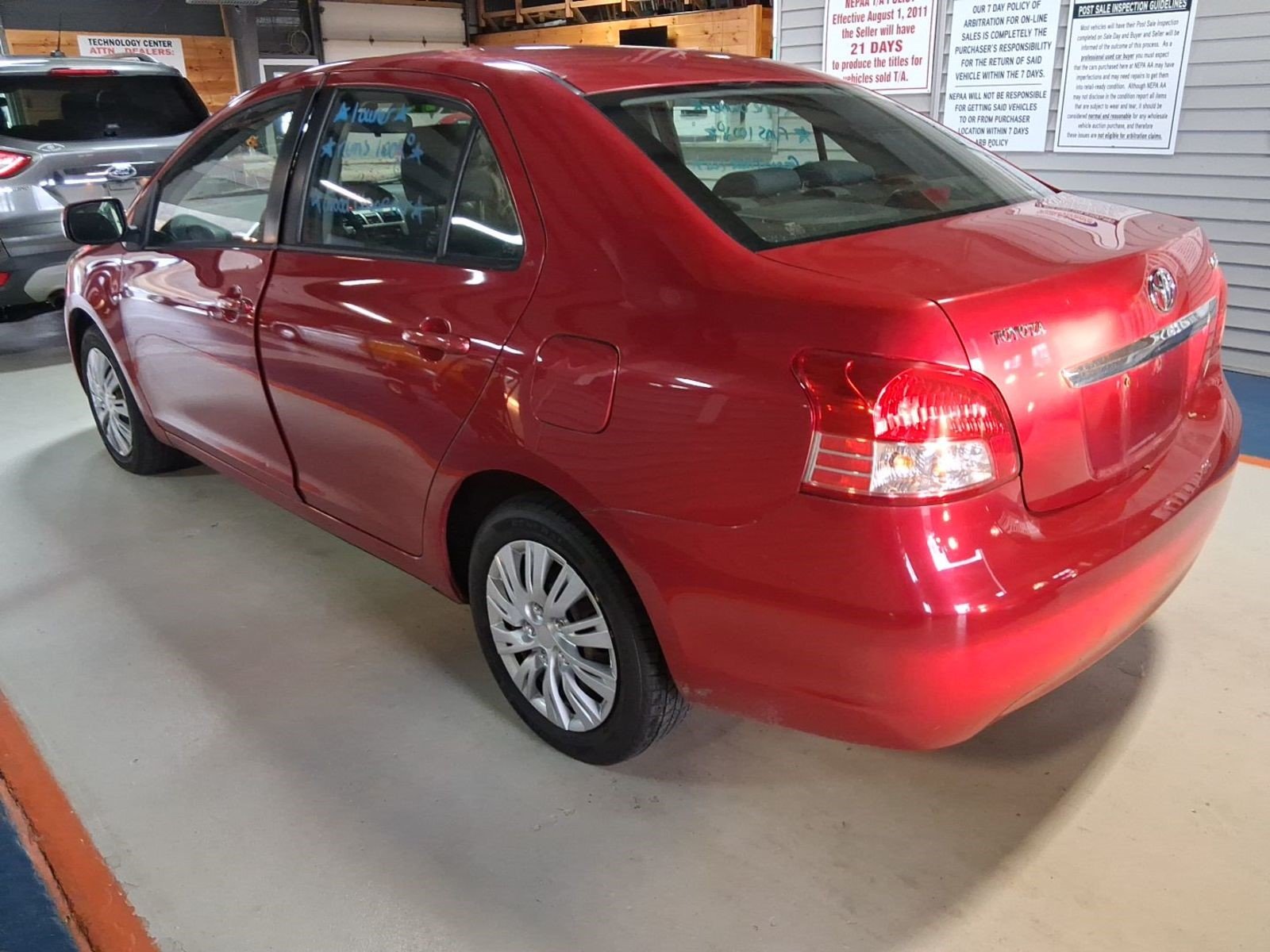 
								2010 Toyota Yaris Base full									