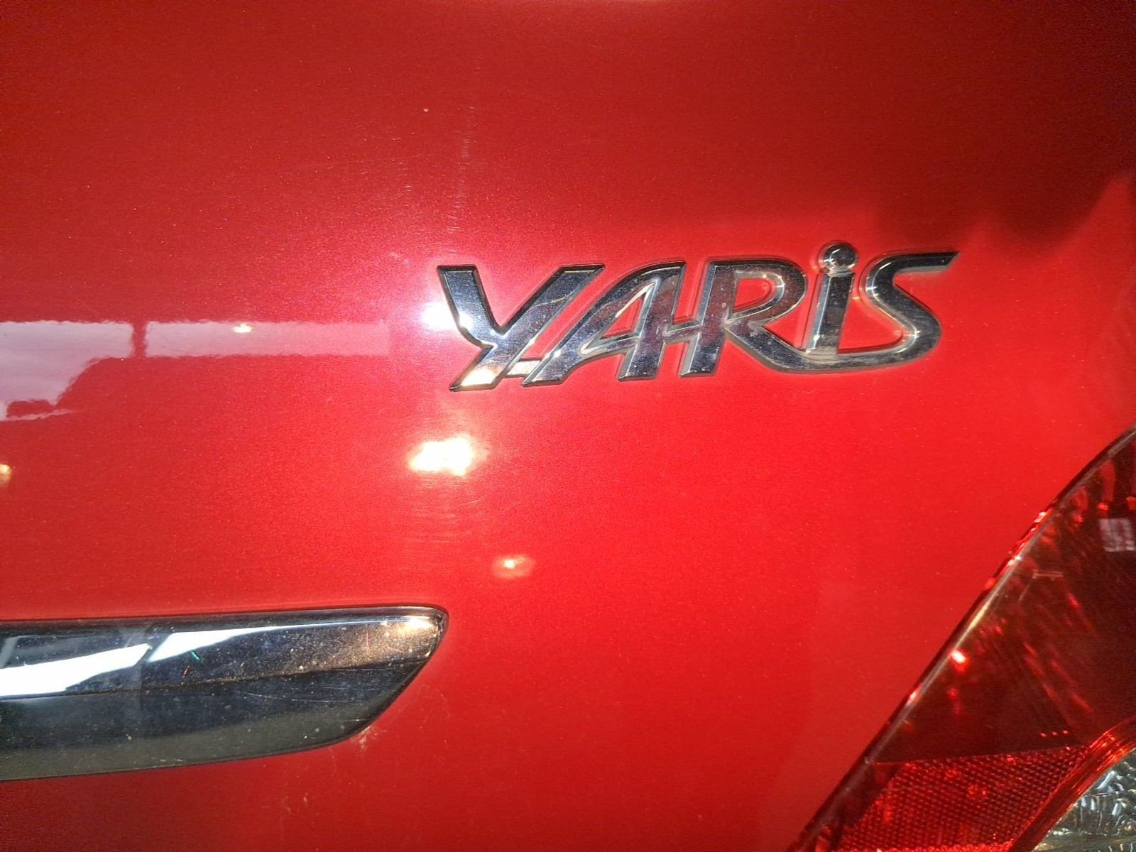 
								2010 Toyota Yaris Base full									