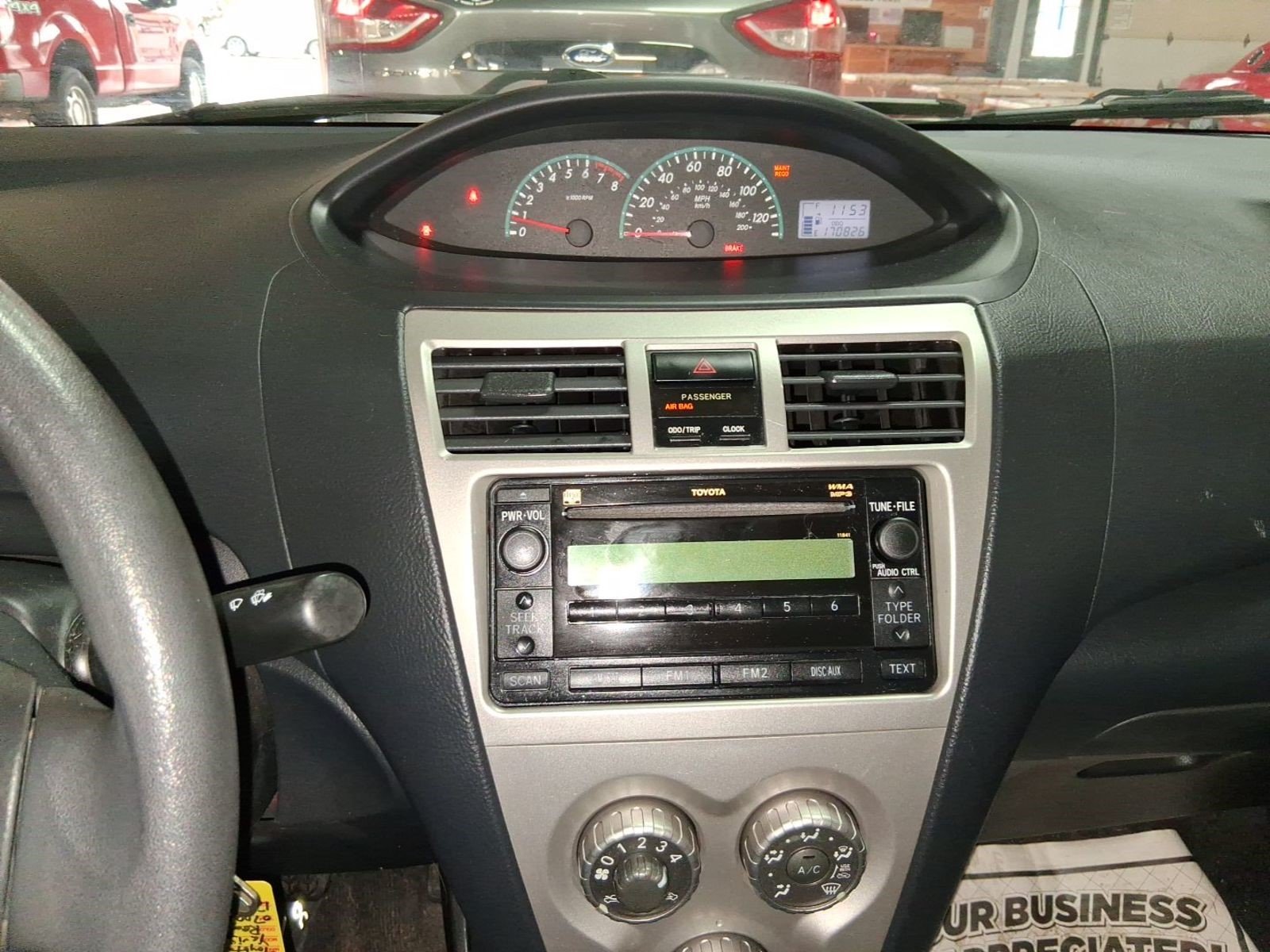 
								2010 Toyota Yaris Base full									