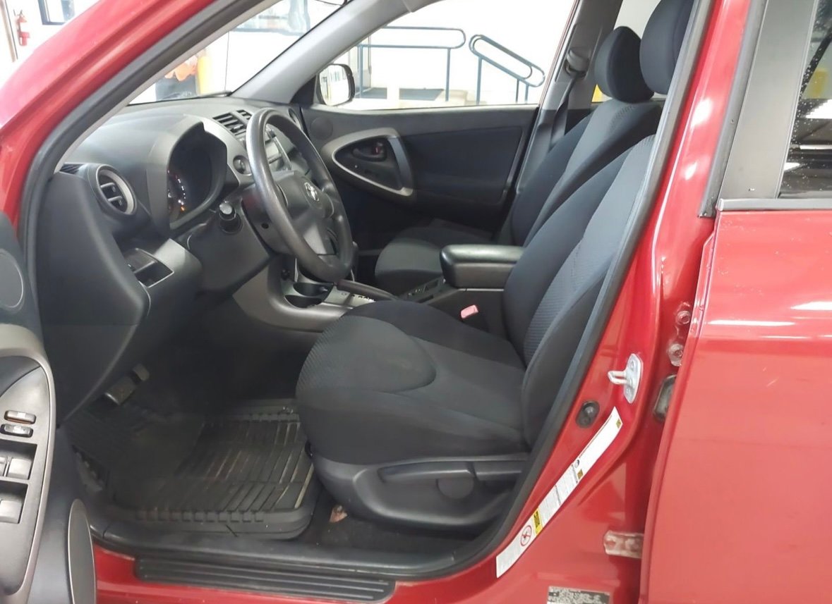 
								2012 Toyota Rav4 LE AWD full									