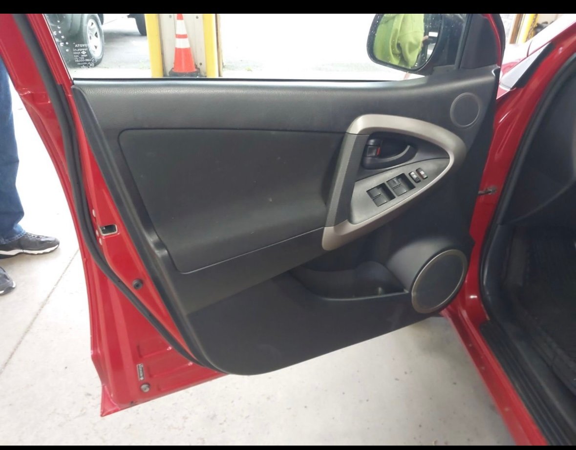 
								2012 Toyota Rav4 LE AWD full									