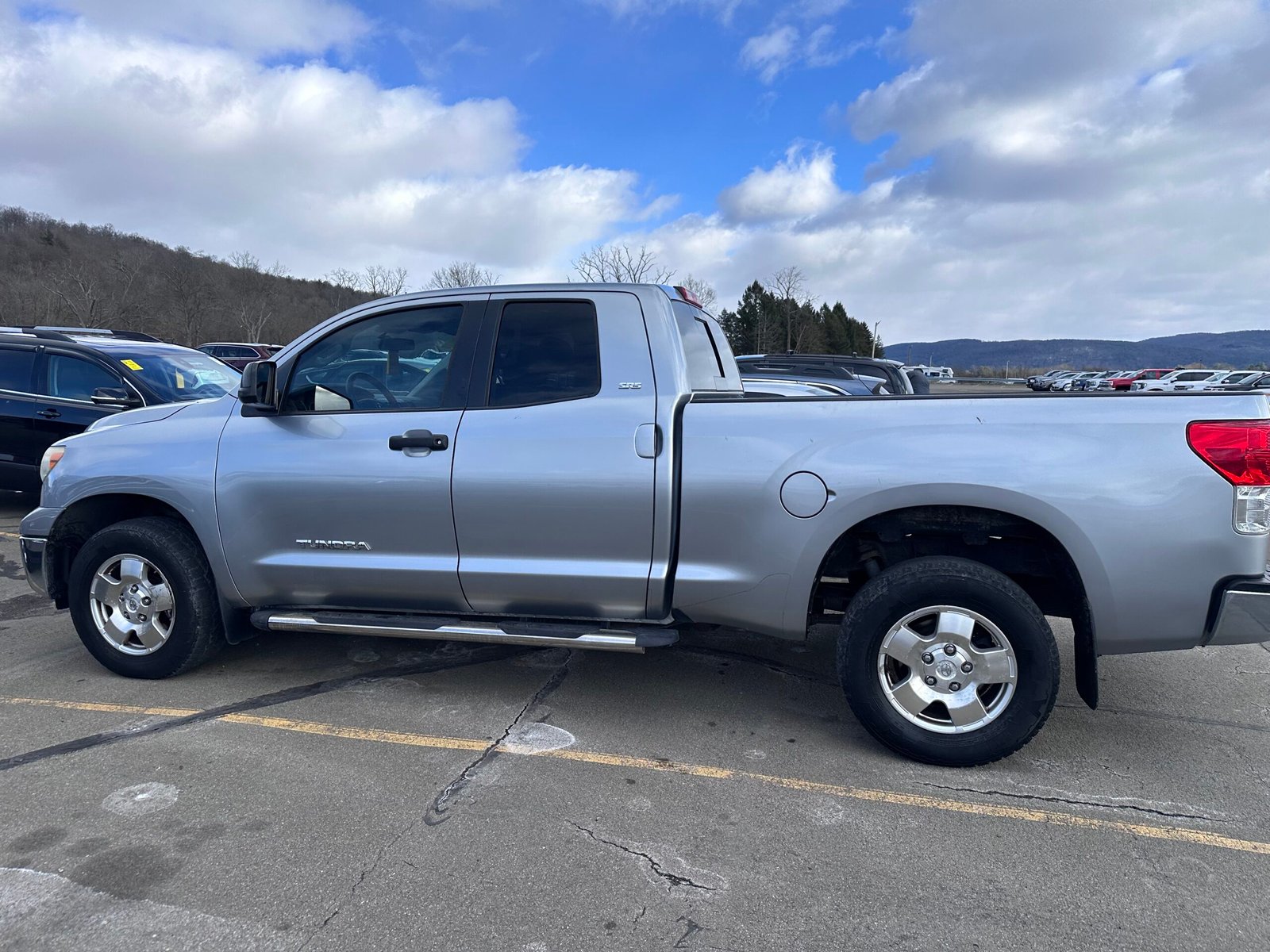 
								2011 Toyota Thundra SR5 full									