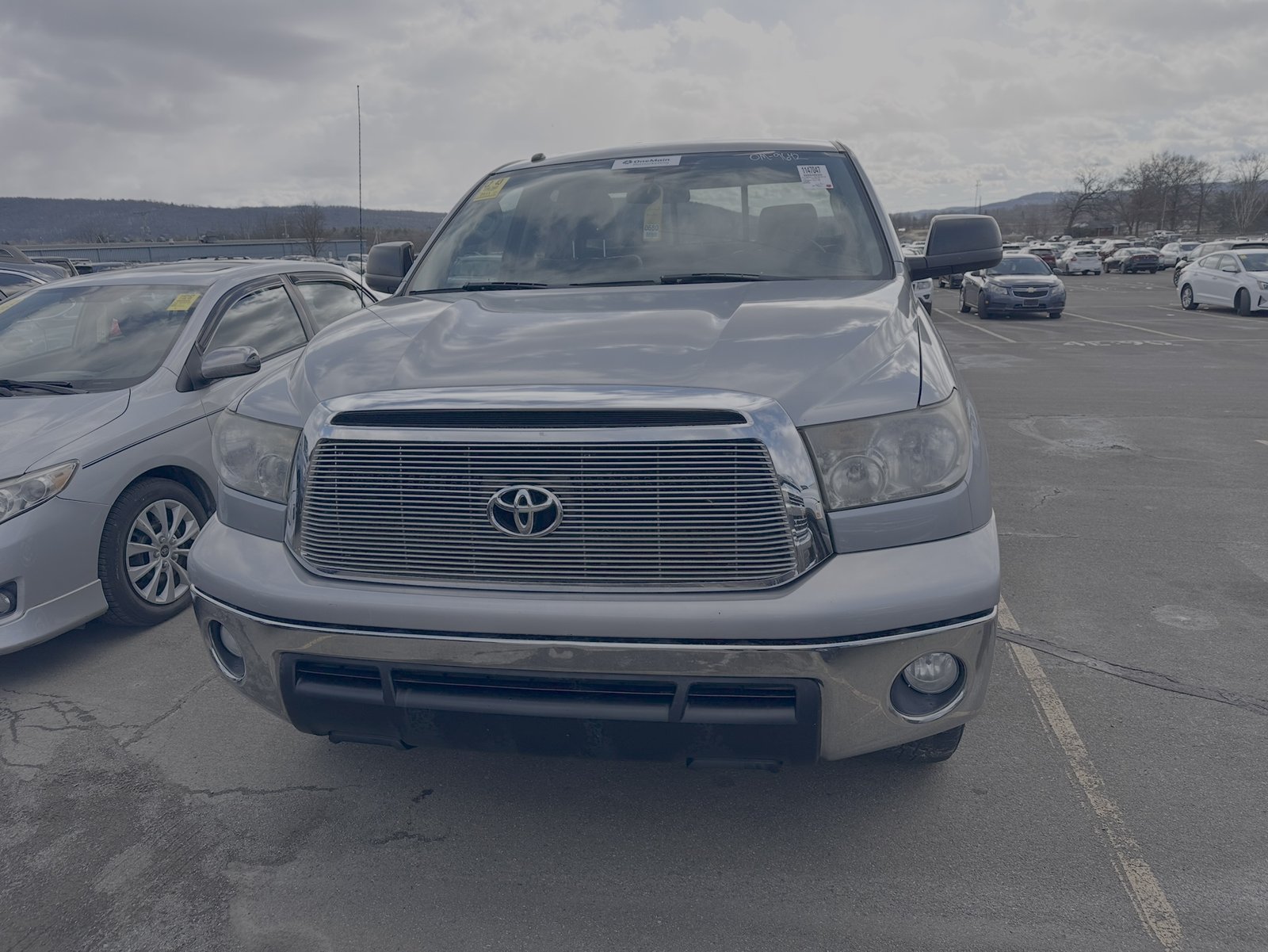 
								2011 Toyota Thundra SR5 full									