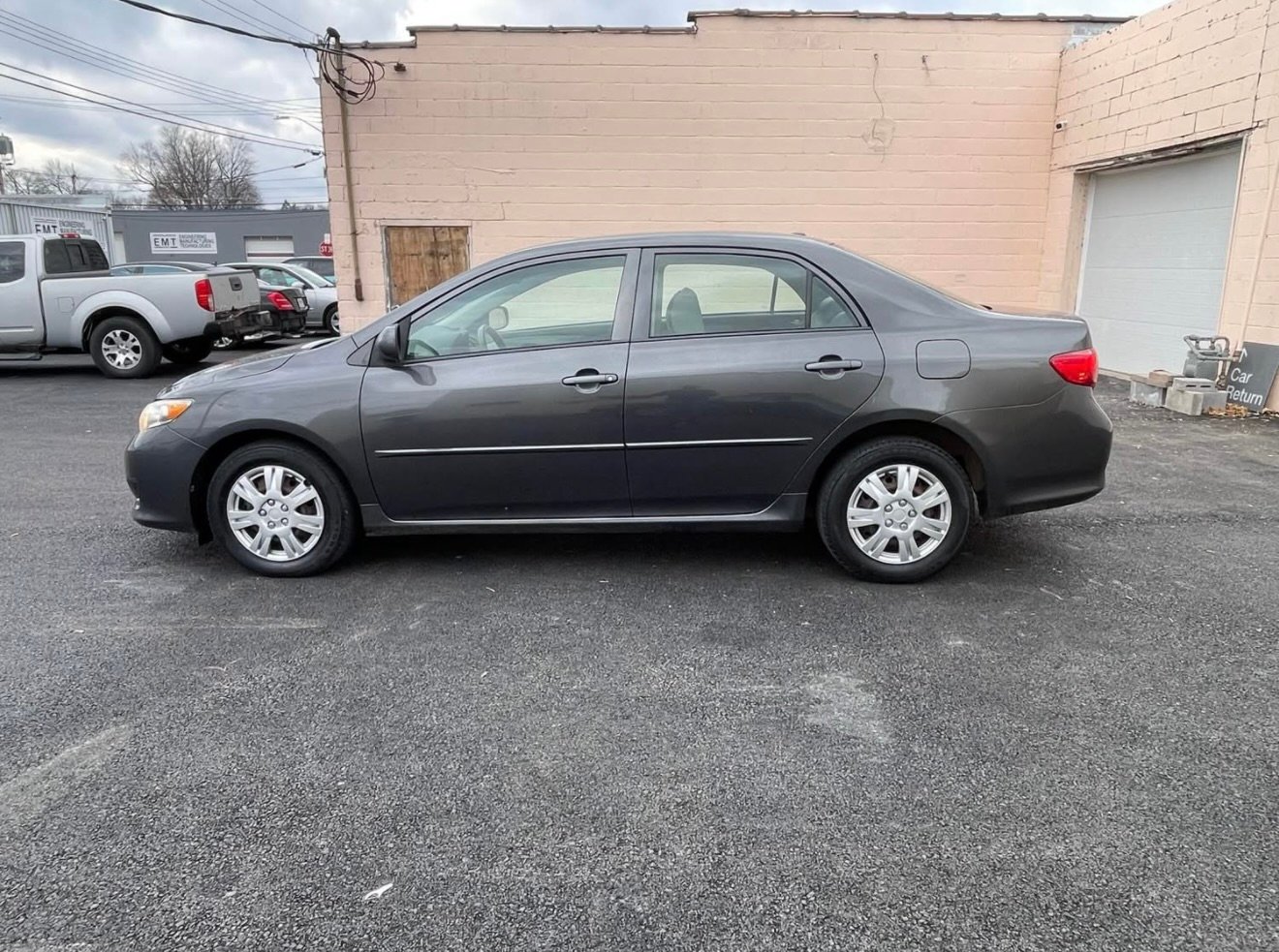 
								2010 Toyota Corolla LE FWD full									