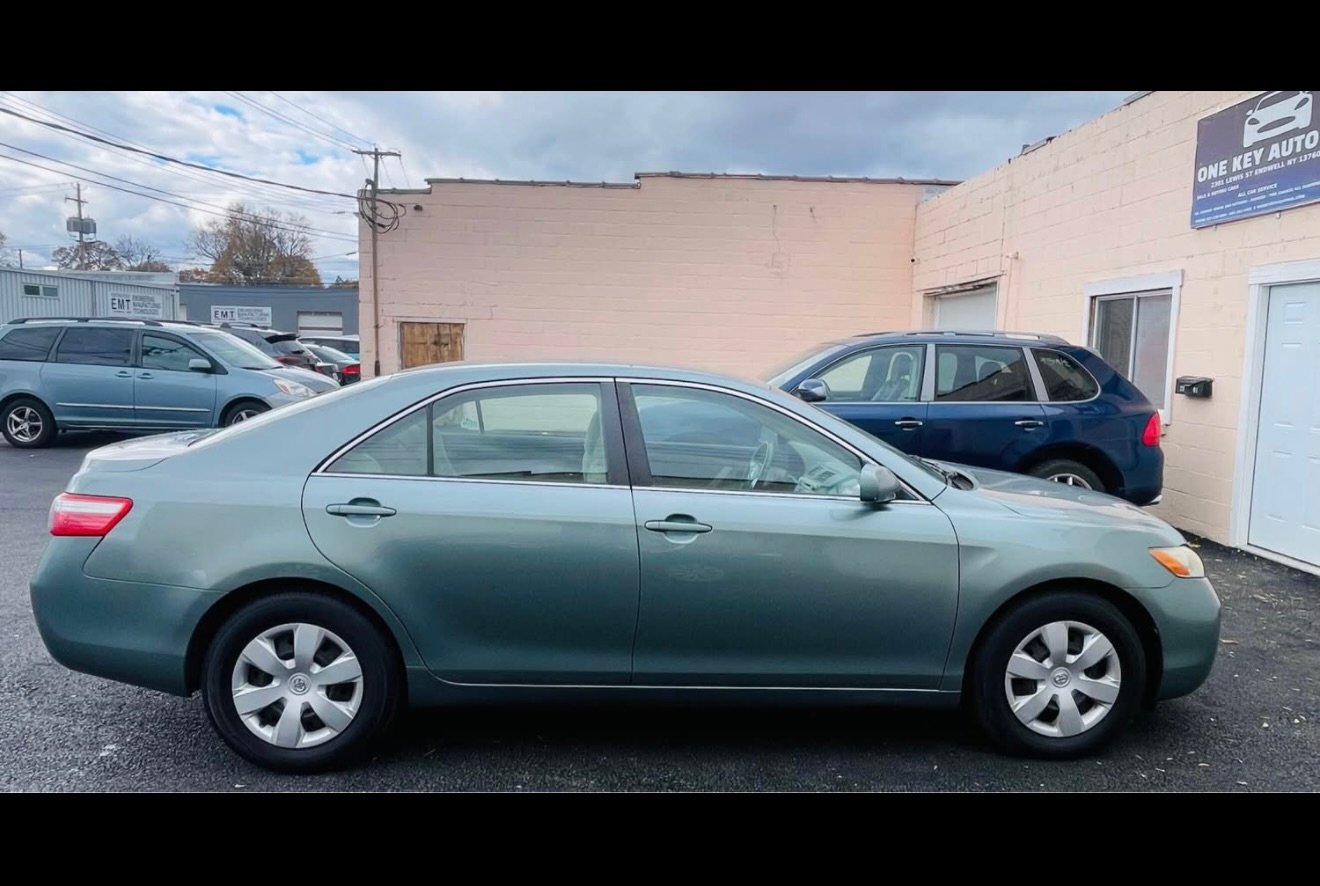 
								2008 Toyota Camry LE FWD full									