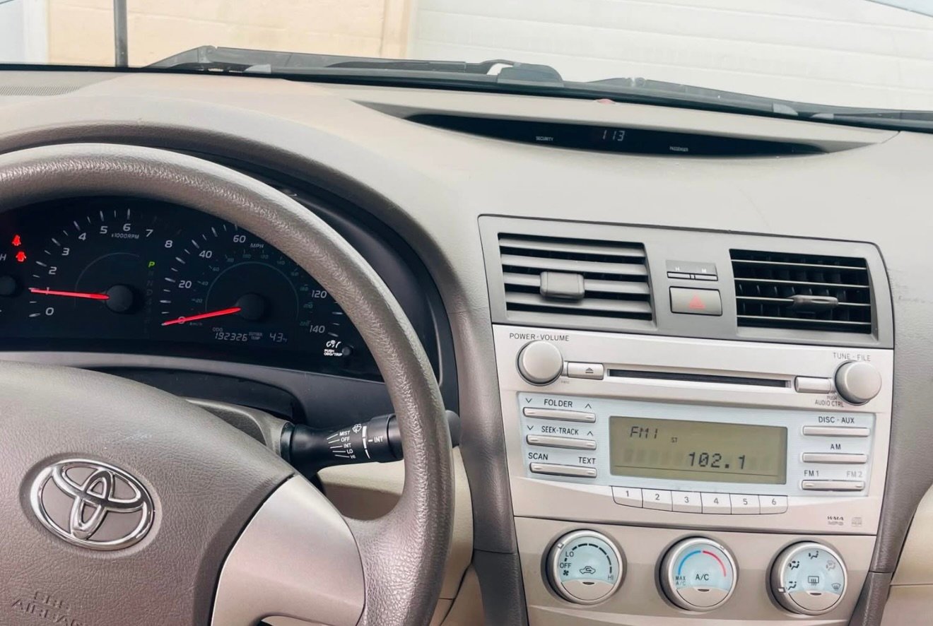 
								2008 Toyota Camry LE FWD full									