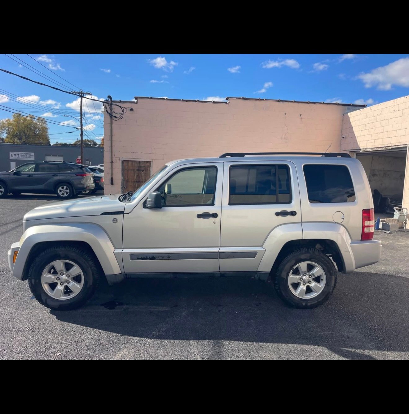 
								2012 Jeep Liberty 4WD full									