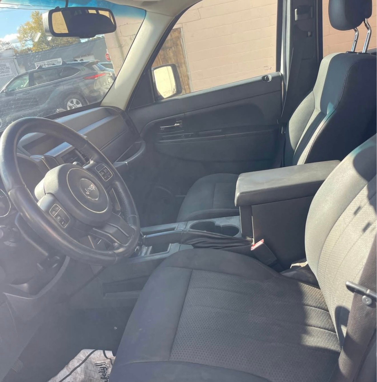 
								2012 Jeep Liberty 4WD full									