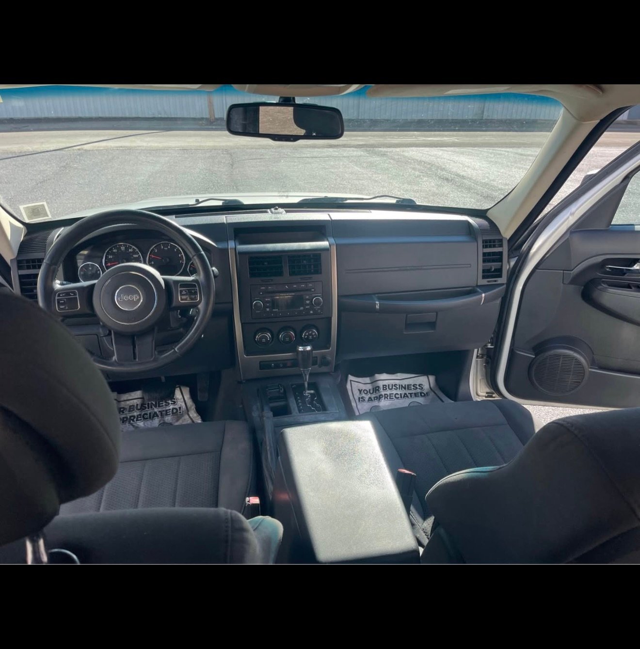 
								2012 Jeep Liberty 4WD full									